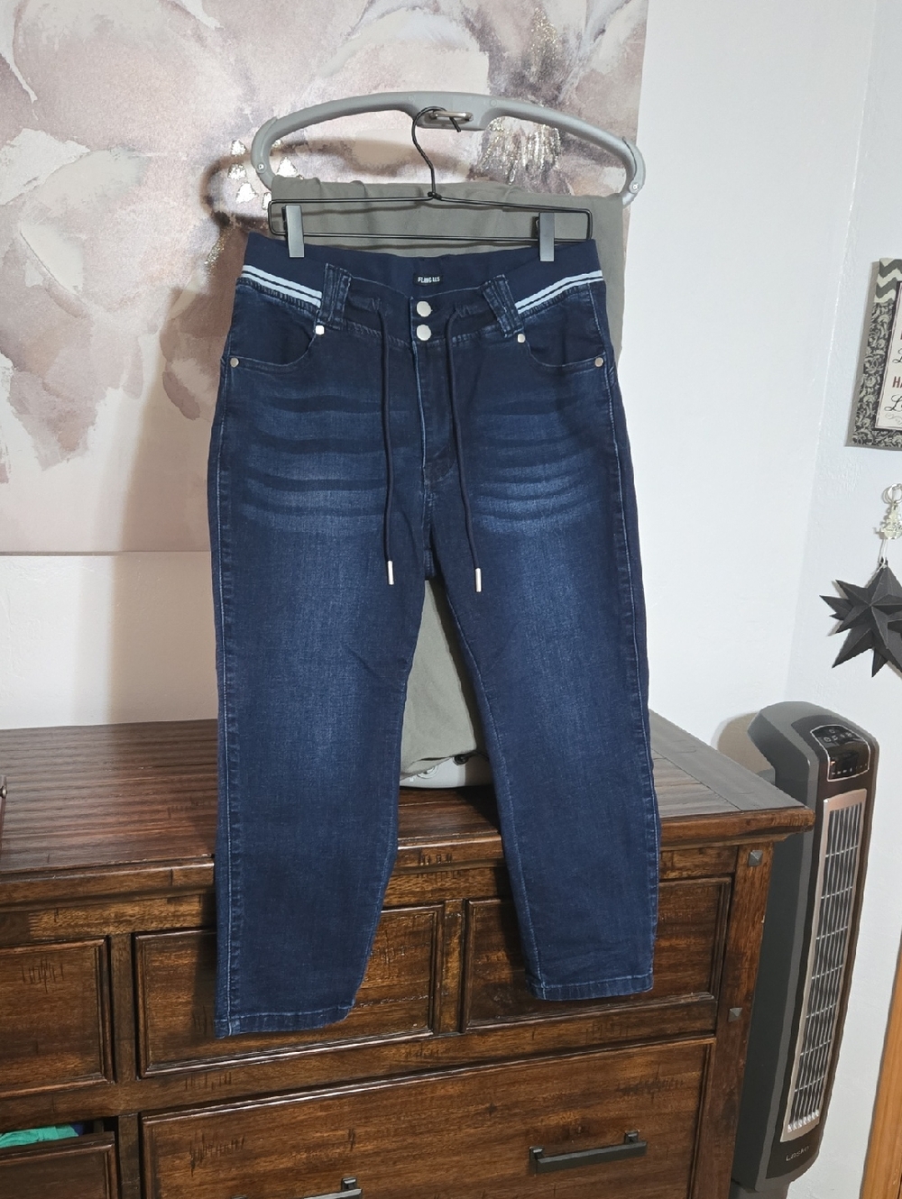 Women's Dark Blue Pull-On Denim Capris